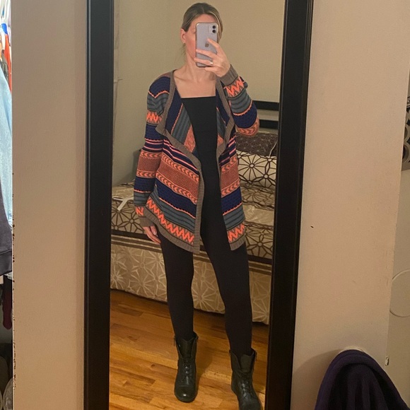 Charlotte Russe Sweater size Small. - Picture 6 of 7